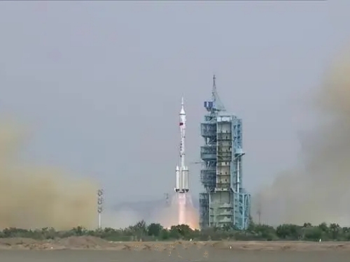 泰兴航宇——祝贺神舟十六号载人飞船发射取得圆满成功